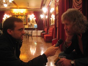 Adrien interviewant Marcos Valle