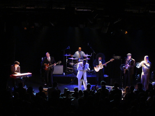 Live : The Dynamites Feat. Charles Walker - 21.11.08 (EMB - Sannois) Live : The Dynamites Feat. Charles Walker - 21.11.08 (EMB - Sannois)