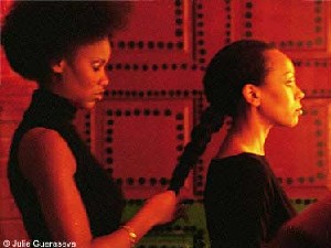 Jazzyfatnastees : Des femmes indépendantes. Jazzyfatnastees : Des femmes indépendantes.