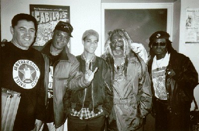 L'équipe du MFC autour de George Clinton dans les locaux de radio NOVA L'équipe du MFC autour de George Clinton dans les locaux de radio NOVA