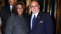 Aretha Frankin signe pour un nouvel album Aretha Frankin signe pour un nouvel album