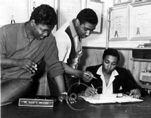 Labels : Hot Wax / Invictus / Music Merchant Labels : Hot Wax / Invictus / Music Merchant