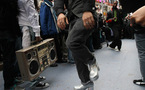 Flash Mob sur Times Square à NYC en hommage à Don Cornelius