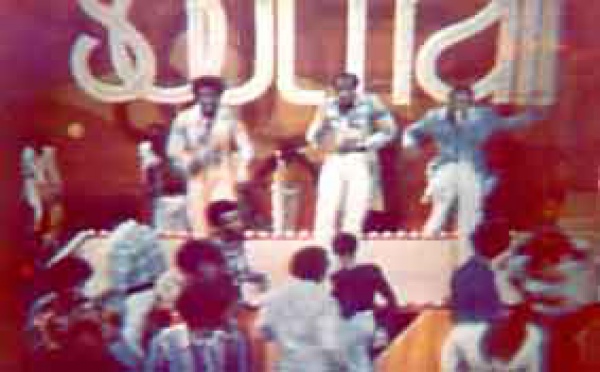 Don Cornelius vend l'émission “Soul Train“