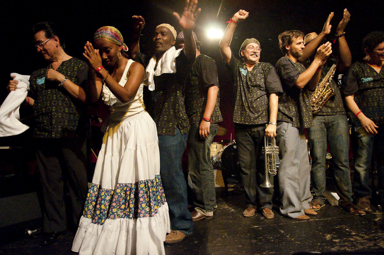 Quantic y su combo barbaro feat alice russel cabaret sauvage 100717 Quantic y su combo barbaro feat alice russel cabaret sauvage 100717