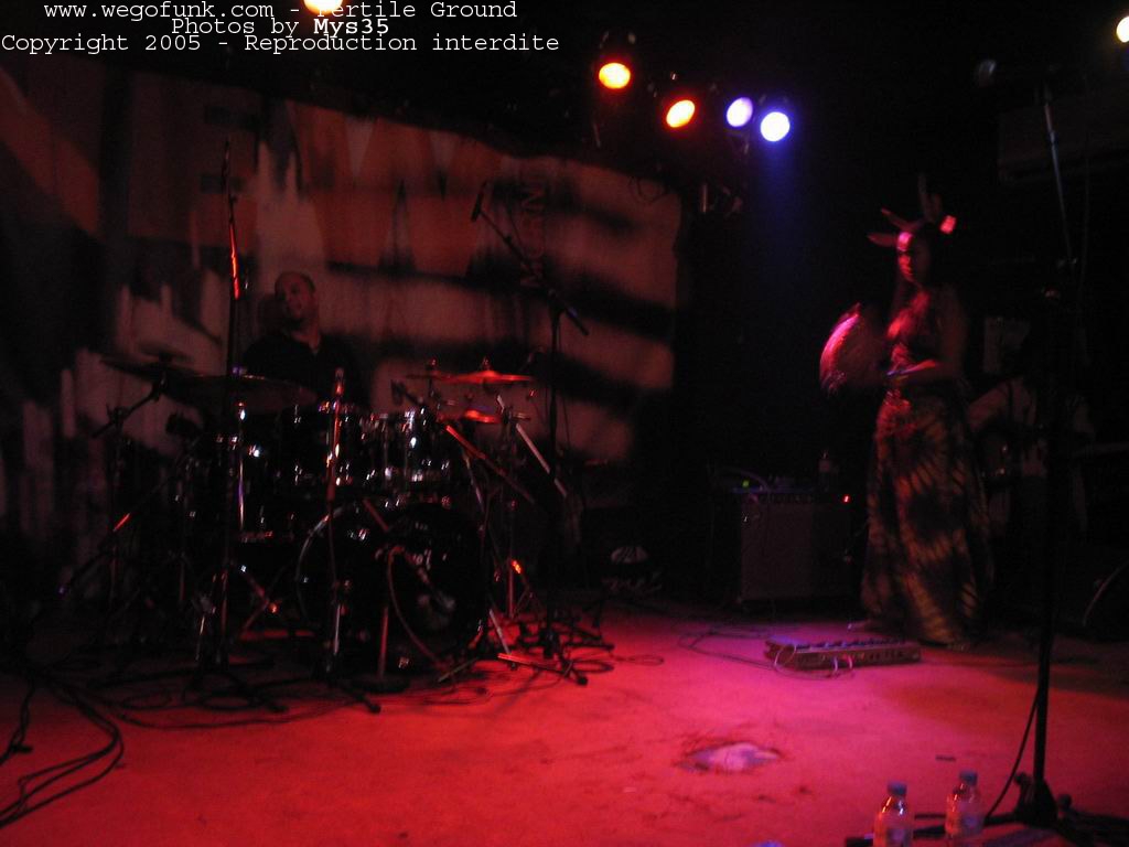 Le batteur, Mark Prince et Navasha Daya Le batteur, Mark Prince et Navasha Daya