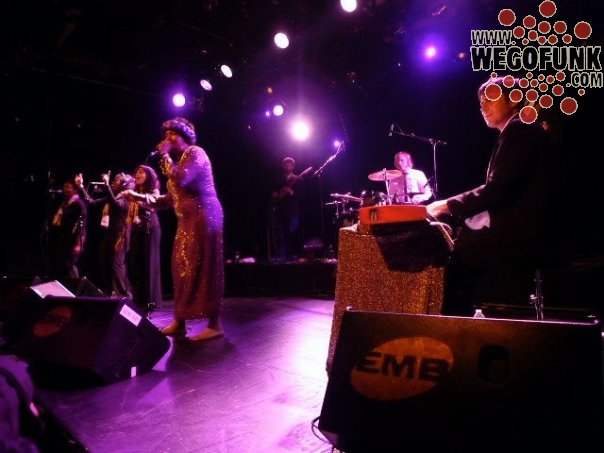 Naomi Shelton & The Gospel Queens à l'EMB Sannois le 4 décembre 2009.jpg Naomi Shelton & The Gospel Queens à l'EMB Sannois le 4 décembre 2009.jpg