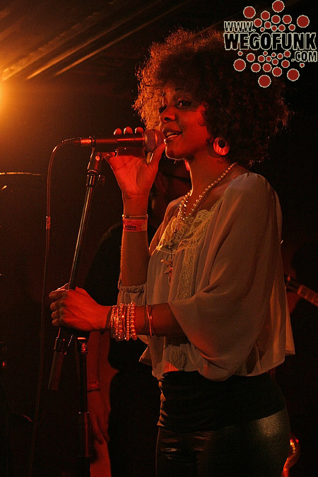 Gizelle Smith & The Mighty Mocambos live à La Bellevilloise (Paris) Gizelle Smith & The Mighty Mocambos live à La Bellevilloise (Paris)